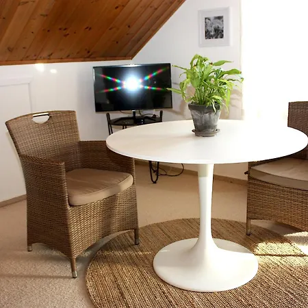 Feldrandlage - Mit Balkon Und Eigenem Parkplatz Homestay