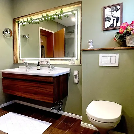 Homestay Feldrandlage - Mit Balkon Und Eigenem Parkplatz